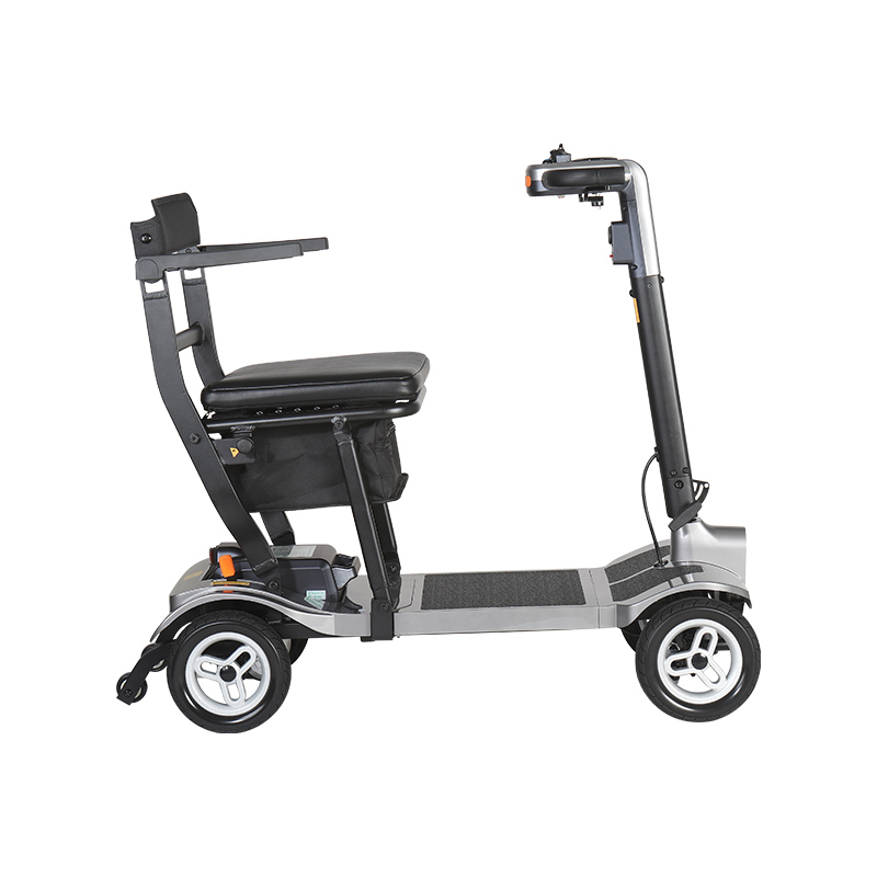 skuter elektryczny DDF100 rozłożony, widok z boku skuter elektryczny DDF100 rozłożony, widok z boku, skuter dla seniora i osób z trudnościami w poruszaniu się na dłuższych dystansach