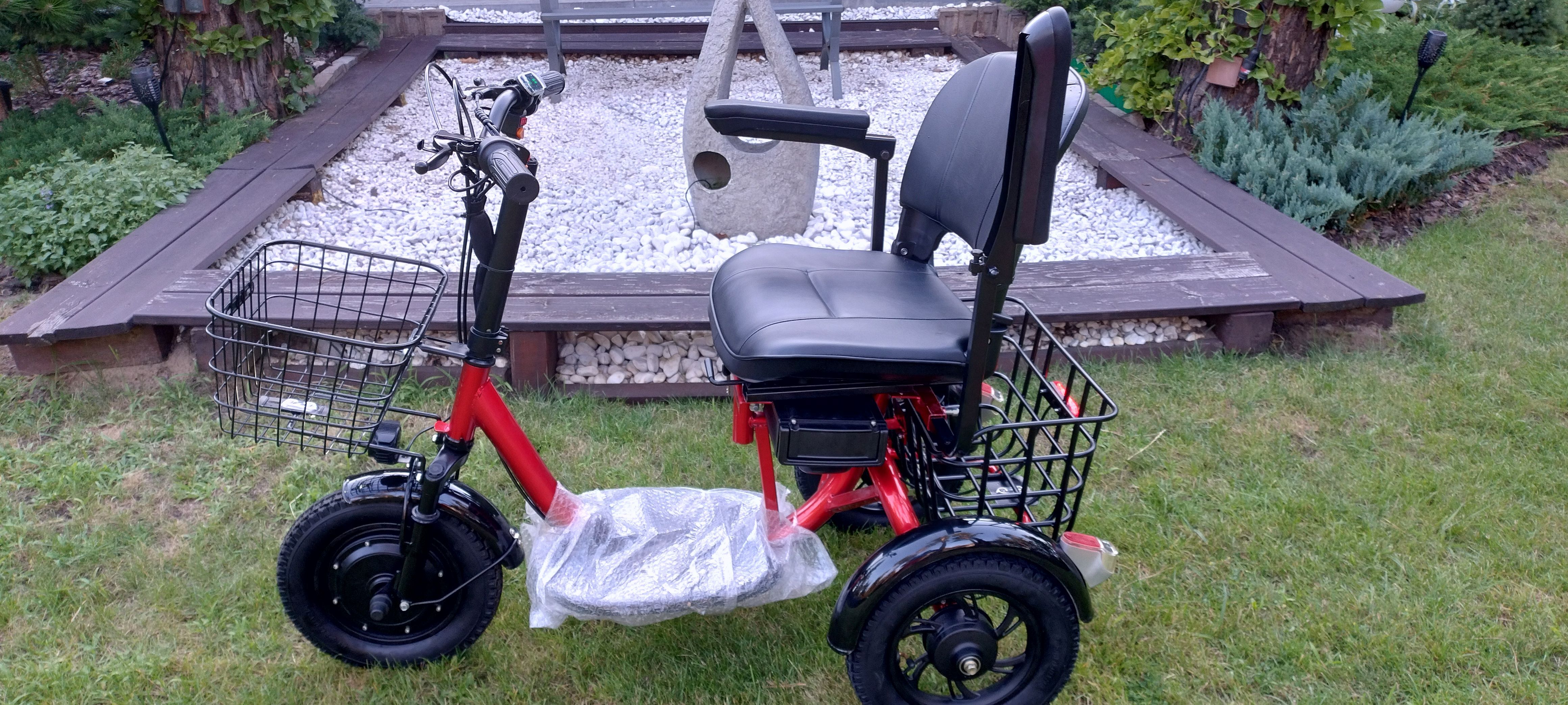 Skuter elektryczny DH0322 ogród z boku Skuter elektryczny DH0322 ogród, czerwony