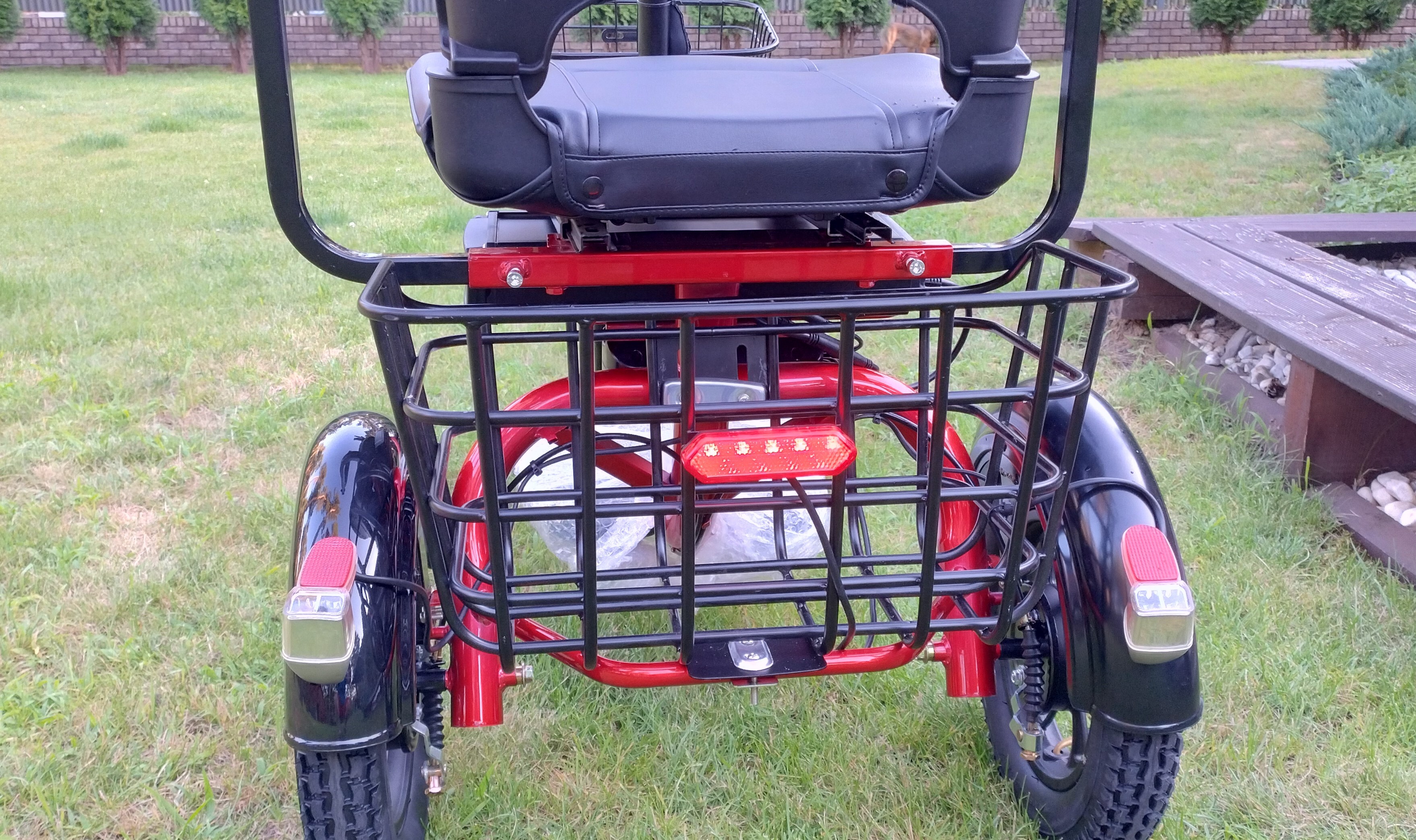 Skuter elektryczny DH0322 koszyk z tyłu, oświetlenie Skuter elektryczny DH0322 koszyk z tyłu, oświetlenie