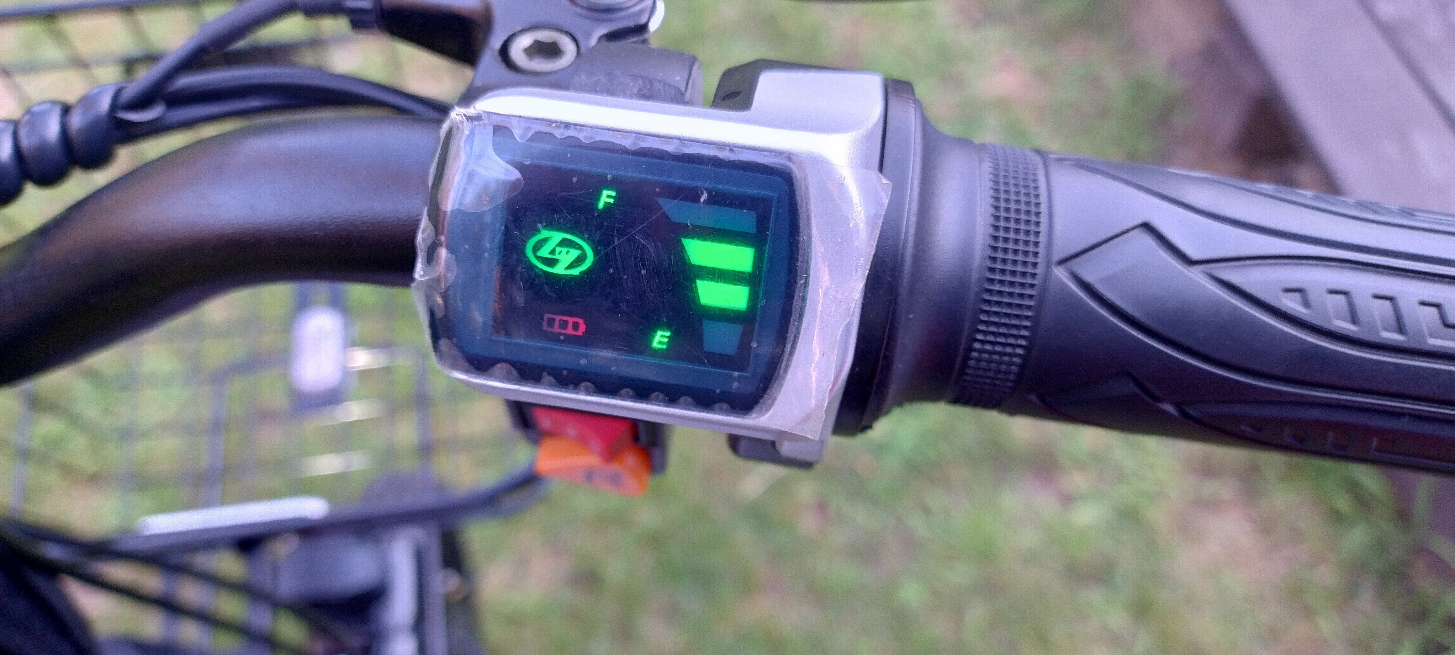 Skuter elektryczny DH0322 wyświetlacz z parametrami Skuter elektryczny DH0322 wyświetlacz z parametrami